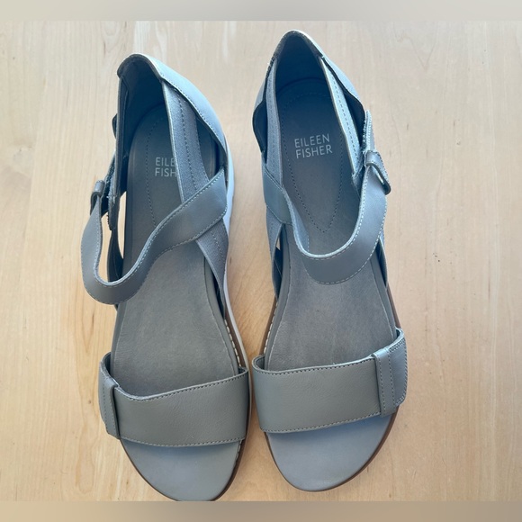 Eileen Fisher Grey Leather Strappy Sandals - Picture 4 of 8